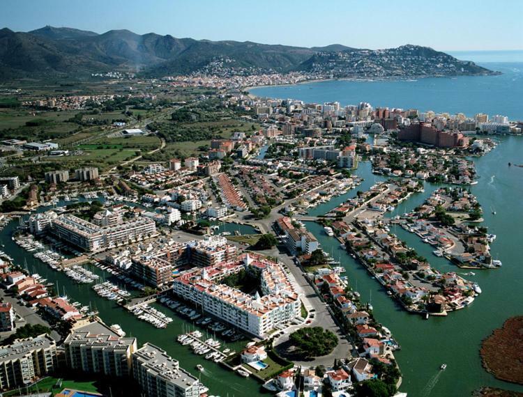 Holidays Penthouse Vues Panoramiques Sur Le Port Naval,Un Sejour Elegant Assure " Wifi Parquing Gratuit Roses Eksteriør bilde