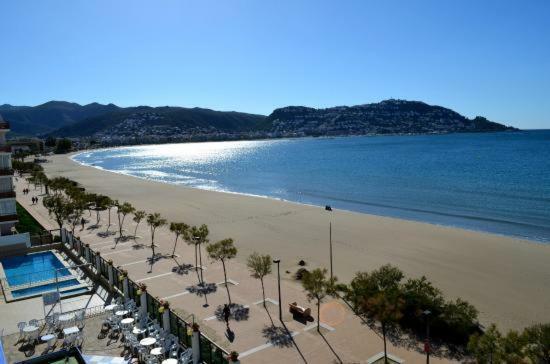Holidays Penthouse Vues Panoramiques Sur Le Port Naval,Un Sejour Elegant Assure " Wifi Parquing Gratuit Roses Eksteriør bilde