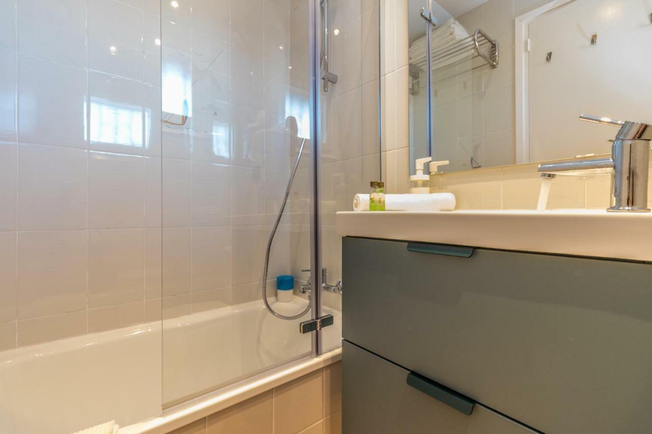 Holidays Penthouse Vues Panoramiques Sur Le Port Naval,Un Sejour Elegant Assure " Wifi Parquing Gratuit Roses Eksteriør bilde